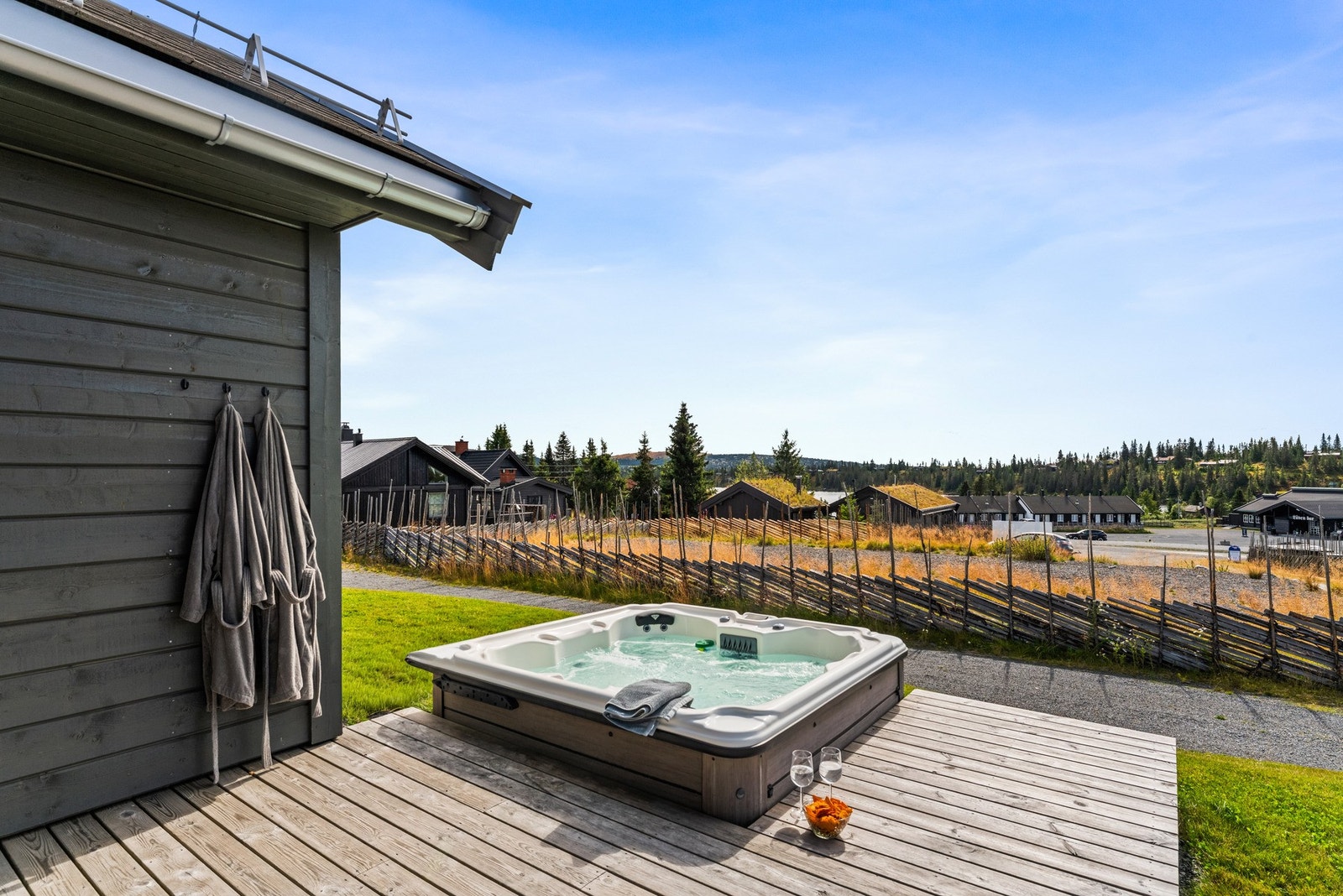 En deilig jacuzzi som medfølger handelen - perfekt for avslappende stunder etter en dag ute i fjellet. Galleribilde