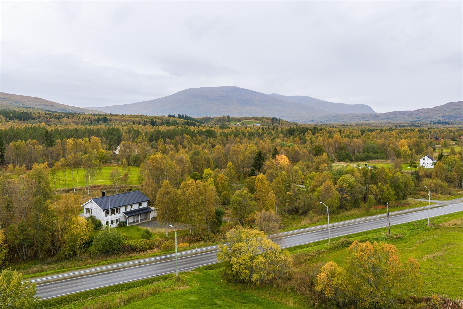 Eiendommen ligger i landlige omgivelser i Målselv med fine turområder like ved. Galleribilde