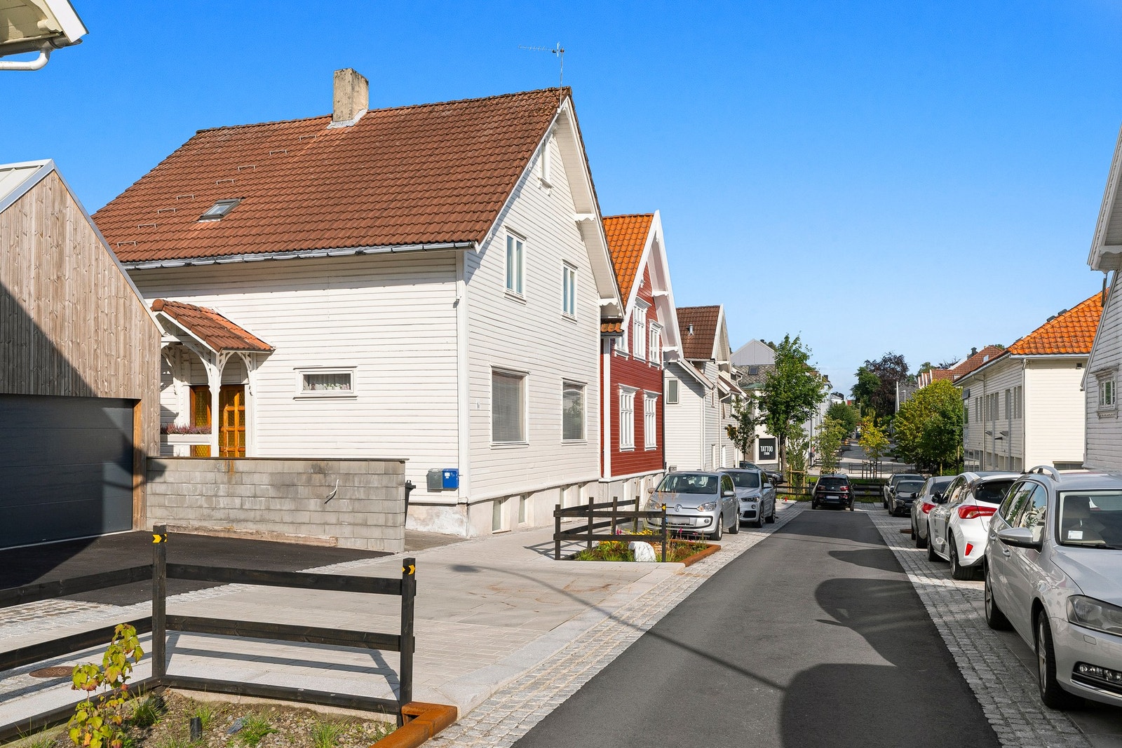 Kollektivtilbudet i området er svært godt. Bussholdeplass på Kannik ligger kun et par minutters gange fra boligen, mens Stavanger togstasjon nås på omtrent åtte minutter til fots. Galleribilde