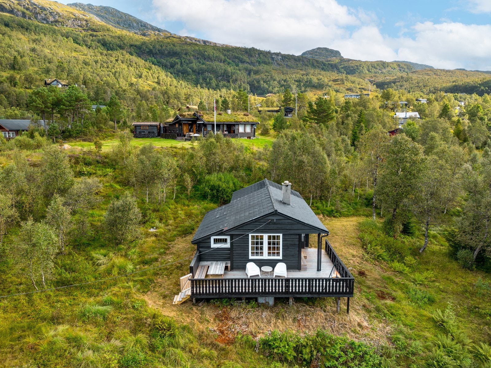 Her har man tilgang til fantastiske turløyper sommer som vinter, med skiløype som går opp Byrkjesetevegen og videre i det enorme løypenettet på Kvamskogen på hele 70 km Galleribilde