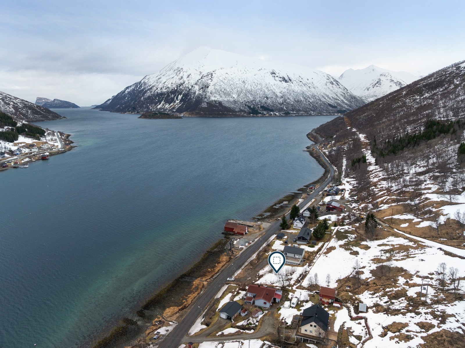 Sjøtunvegen 138 - Boligtomt på 933 kvm med strandlinje.