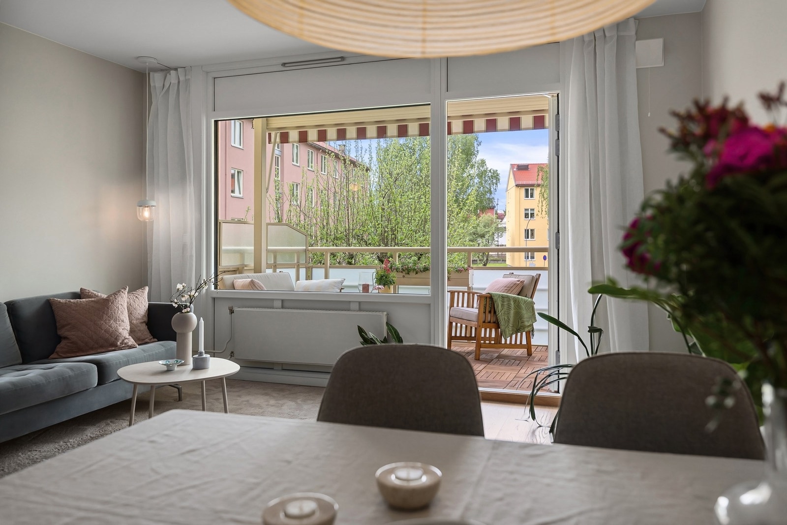Direkte utgang til flott balkong fra stuen Galleribilde
