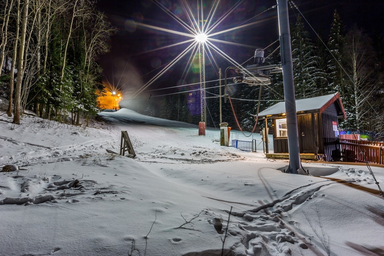 Grefsenkleiva - Bakken er 450 meter lang, 50 meter bred og har en høydeforskjell på 110 meter. Dette er en del av Oslo Skisenter og er perfekt for å lære seg å stå på ski Galleribilde