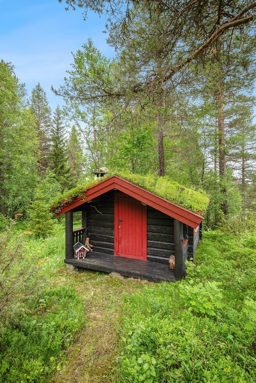 Det minste annekset er ca. 9 kvm, oppført i tømmer i 1992. Galleribilde