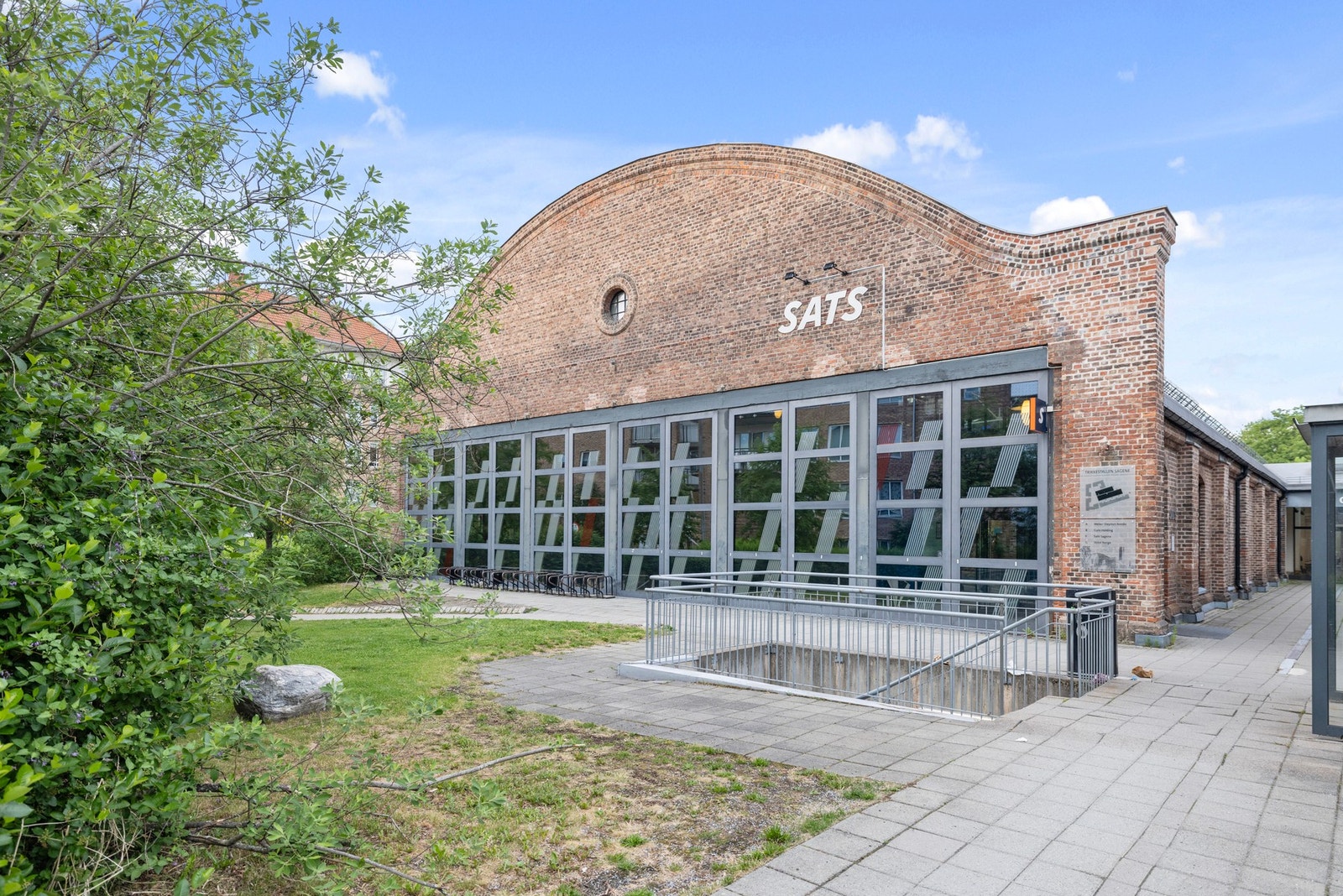 Leiligheten ligger vegg i vegg med SATS Sagene, så her er det gode muligheter for trening og aktivitet i nærområdet. Galleribilde