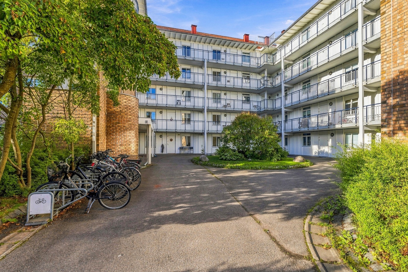 Sykkelparkering for beboerne. Galleribilde
