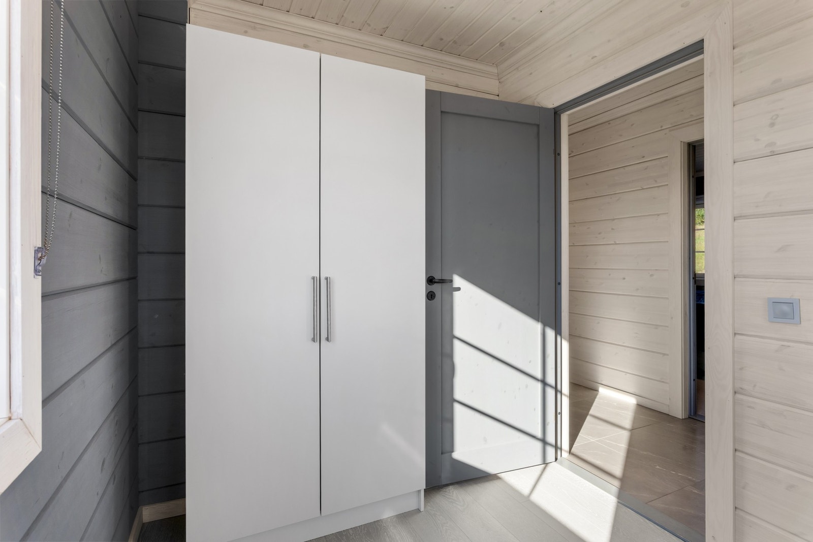 God plass til garderobe skap Galleribilde