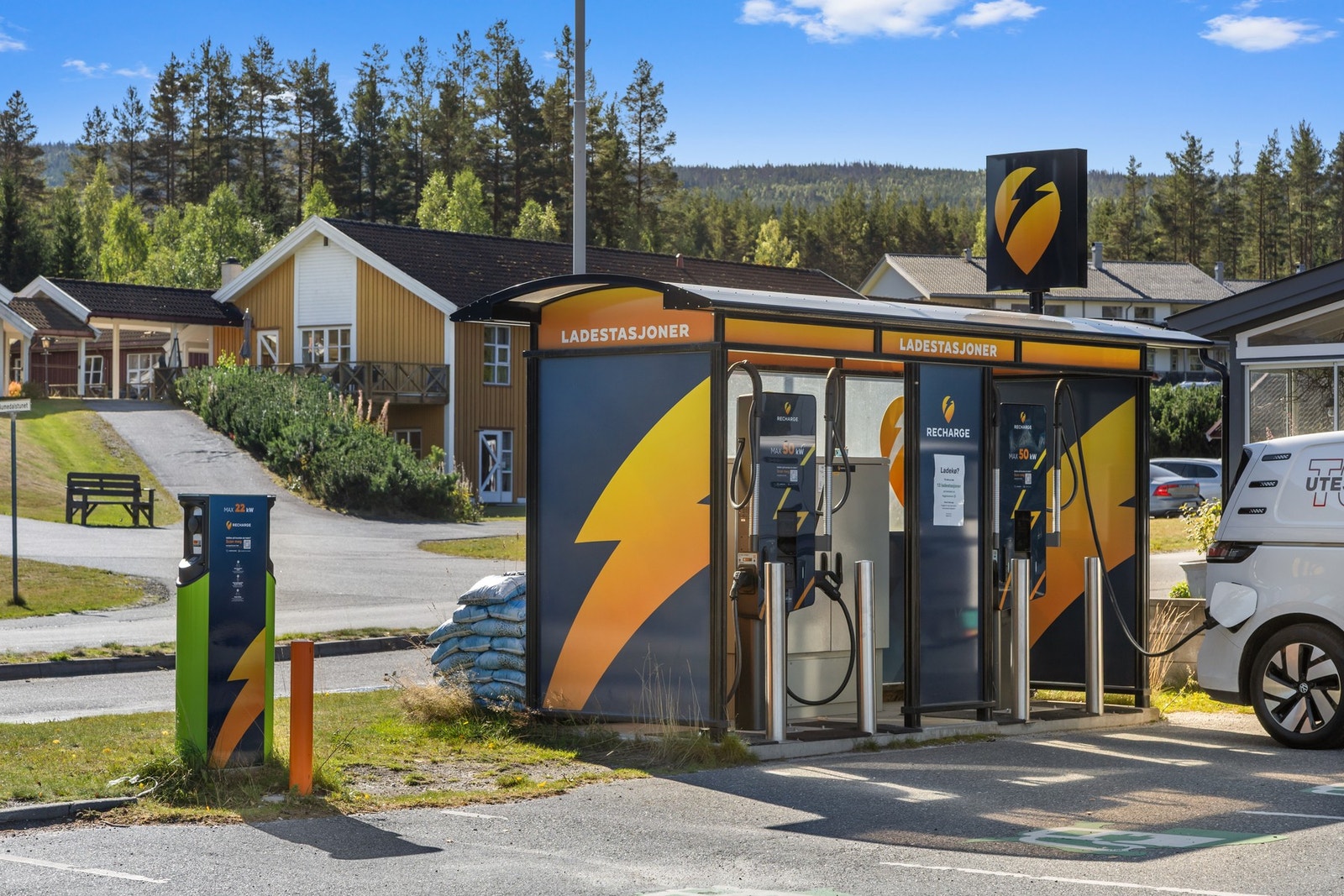 Praktisk ladestasjon Galleribilde