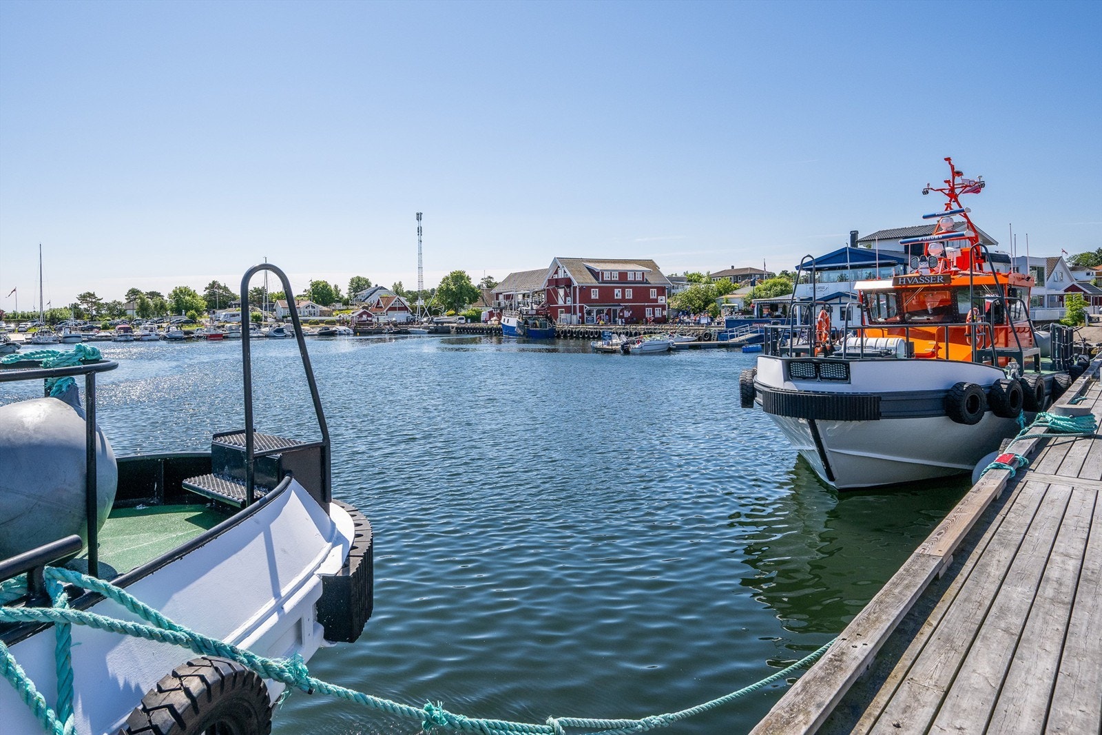 Hyggelige restauranter og isbar på Hvasser, samt mange hyggelige strand- og badeområder. Galleribilde