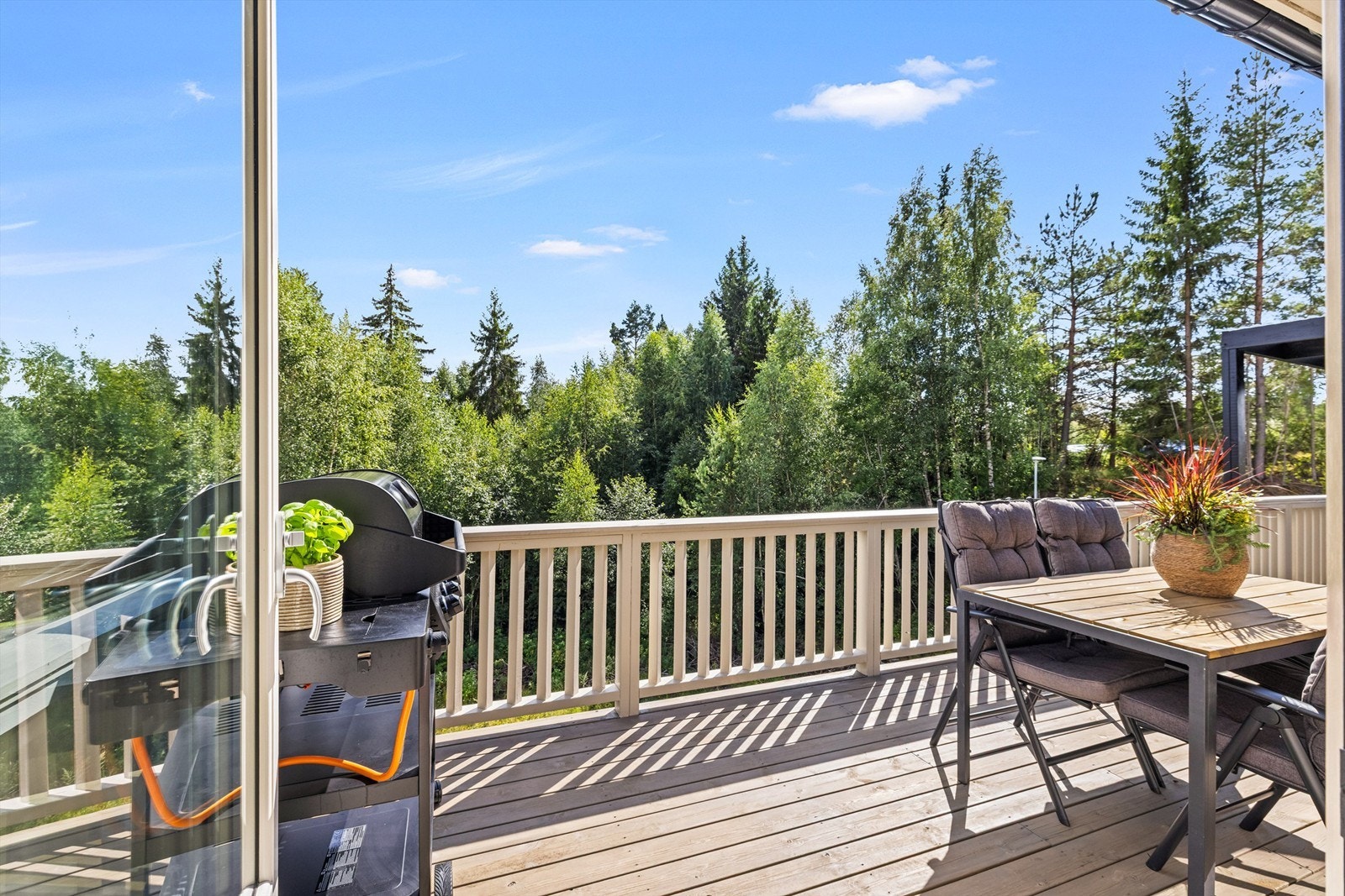 Verandaen på 26 m² med tilkomst fra stuen Galleribilde