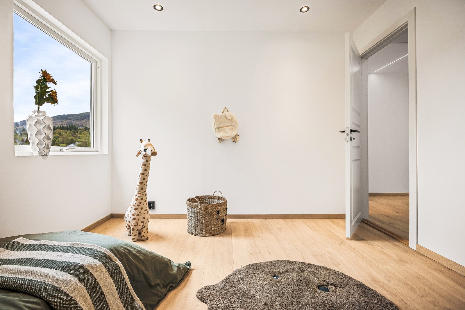 Her har du god plass til å innrede med diverse garderobeløsninger Galleribilde