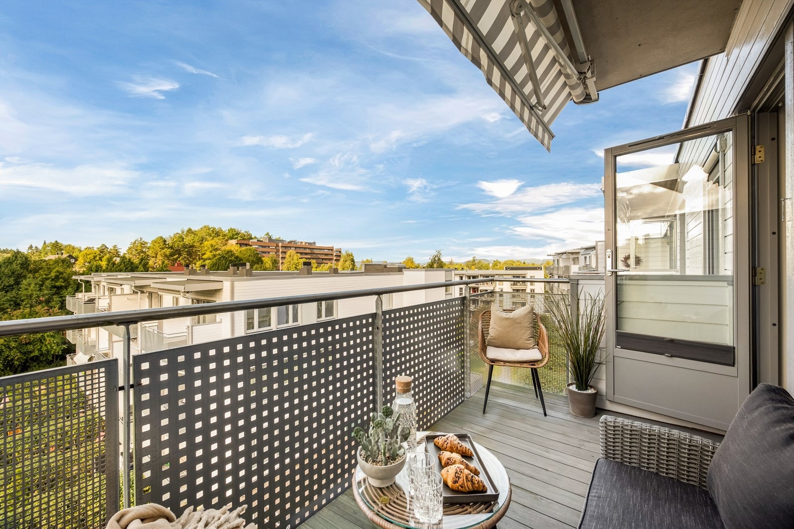 Tiltalende 2-roms toppleilighet med heisadkomst og vestvendt balkong. Galleribilde