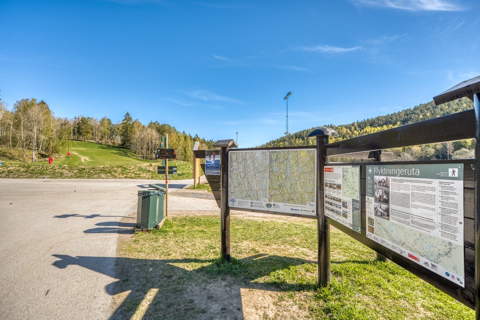 Tavle og løypekart ved inngangen til Østmarkas turstinett. Galleribilde