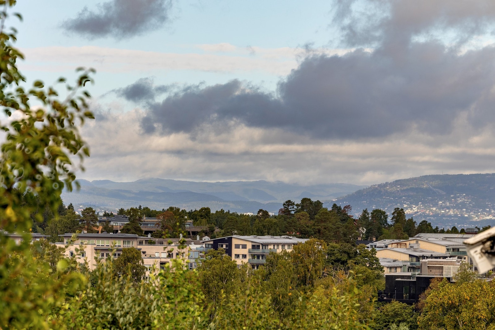 Fra boligen kan du nyte en flott utsikt mot Kolbotn og Oslo. Galleribilde