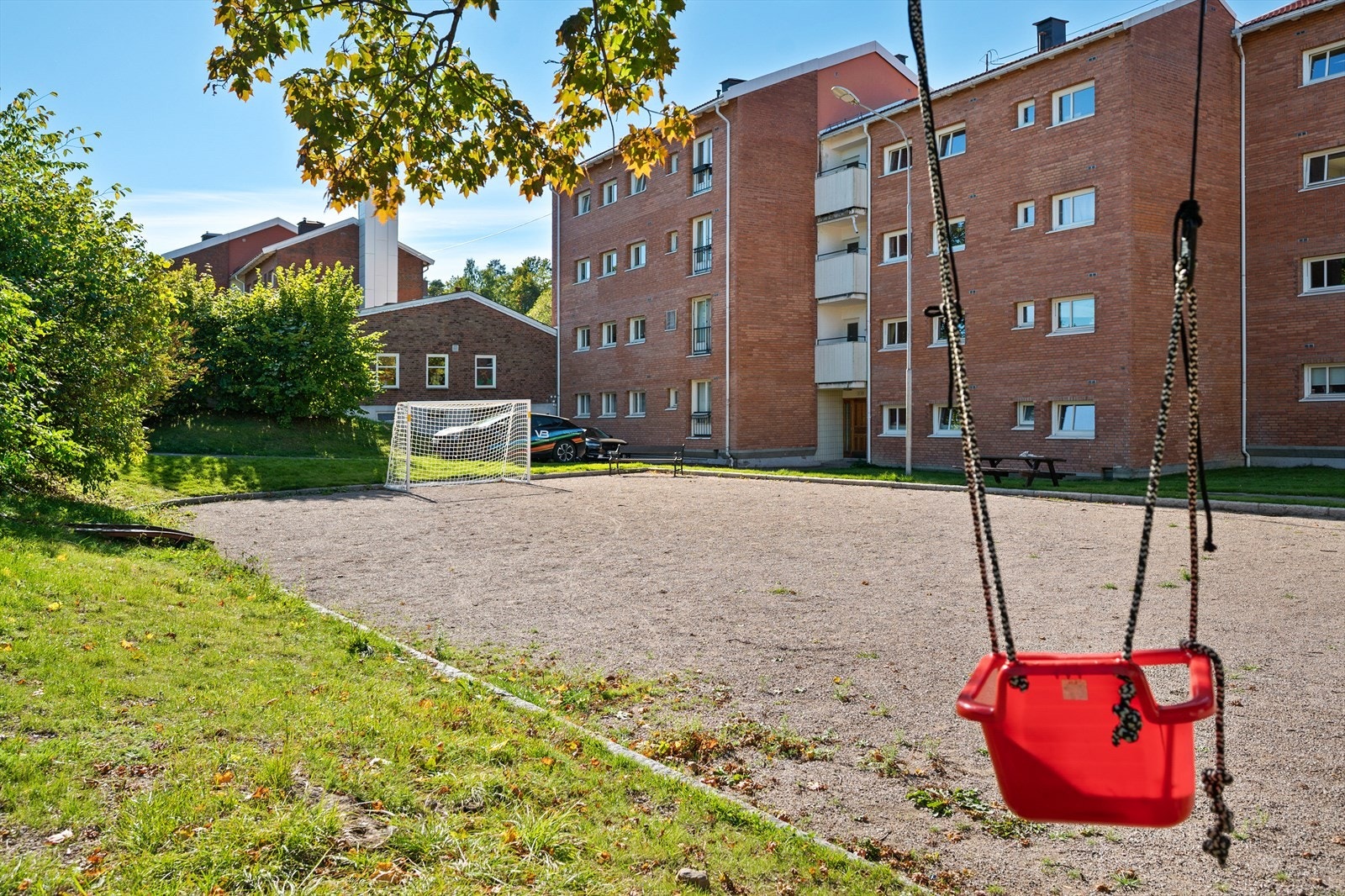 Askjelaget har gode fasiliteter med fotballbane, barnehage med fortrinnsrett for beboere samt store grønne fellesarealer Galleribilde