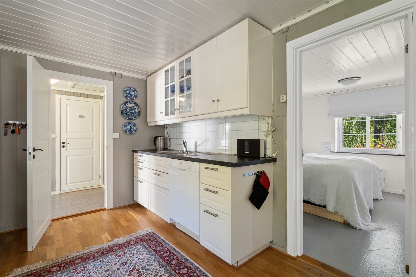 Kjøkkenet har en åpen og sosial utforming. Galleribilde