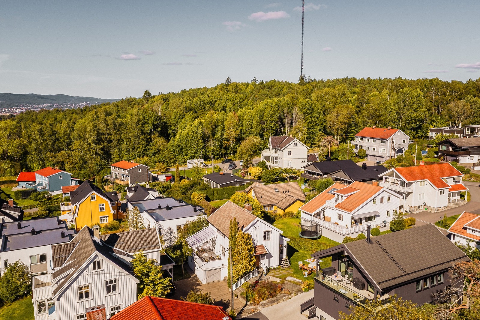 Her bor du i en stille og rolig gate et av Oslo's mest sjarmerende nabolag. Galleribilde