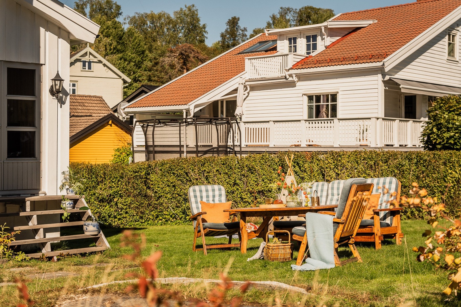 Den åpne hagen gir en fin overgang mellom terrassen og uteområdet. Galleribilde