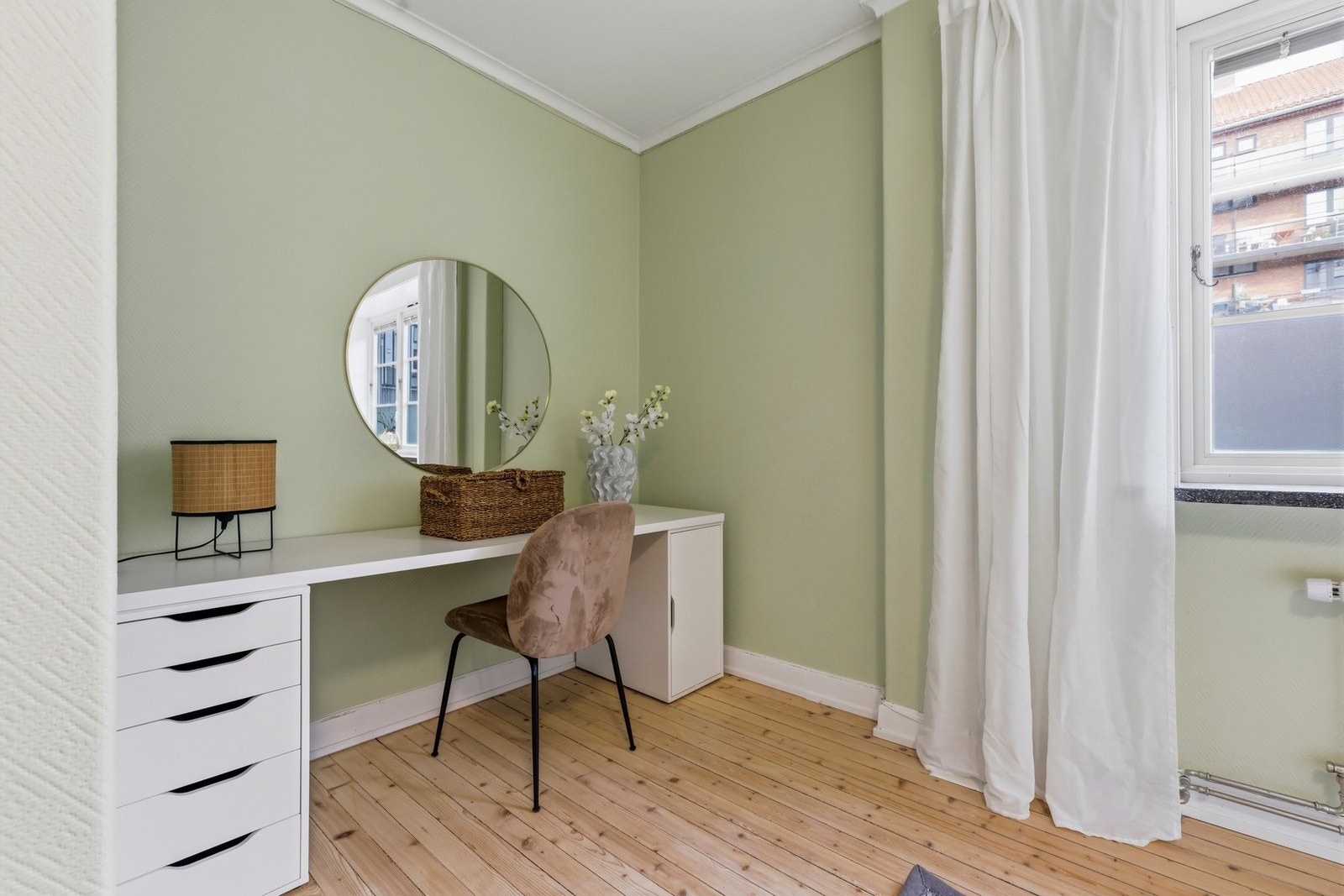 - Praktisk plass for hjemmekontor - Galleribilde