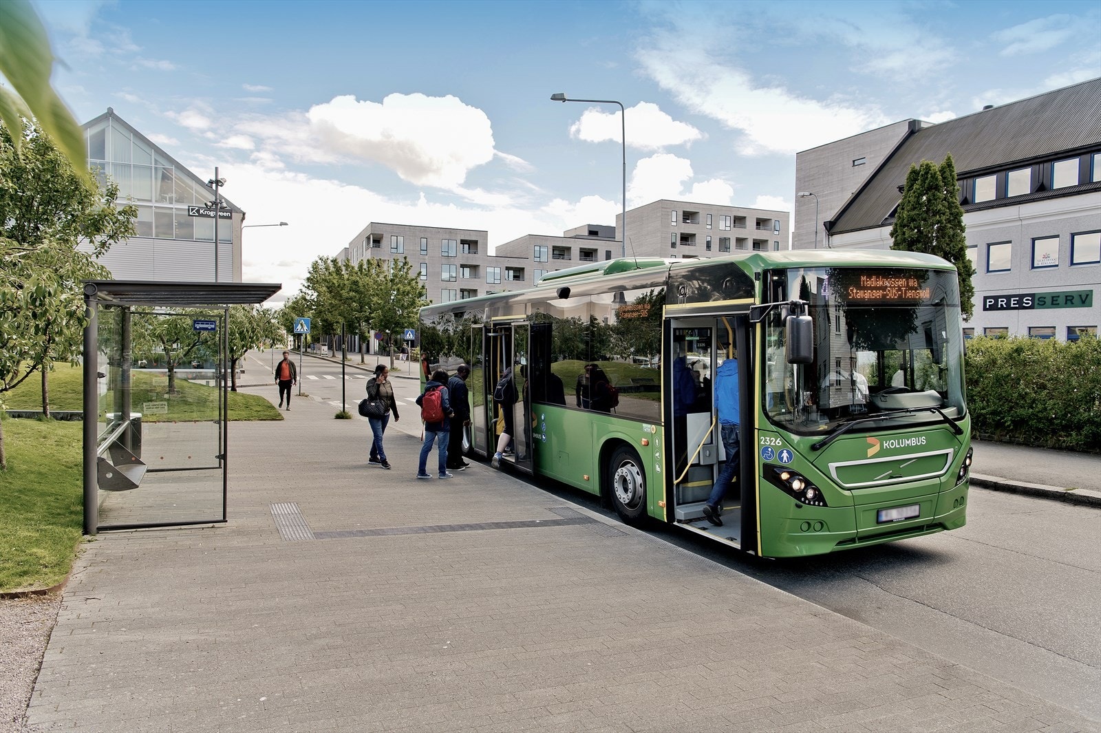 - Bussholdeplass like utenfor som tar en både til sentrum, SUS og Forus - Galleribilde