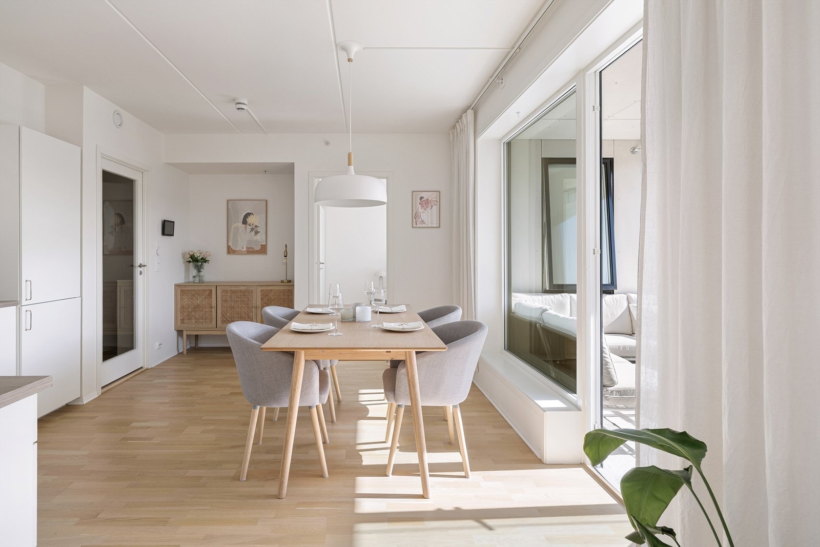 - Herfra er det også utgang til balkongen - Galleribilde