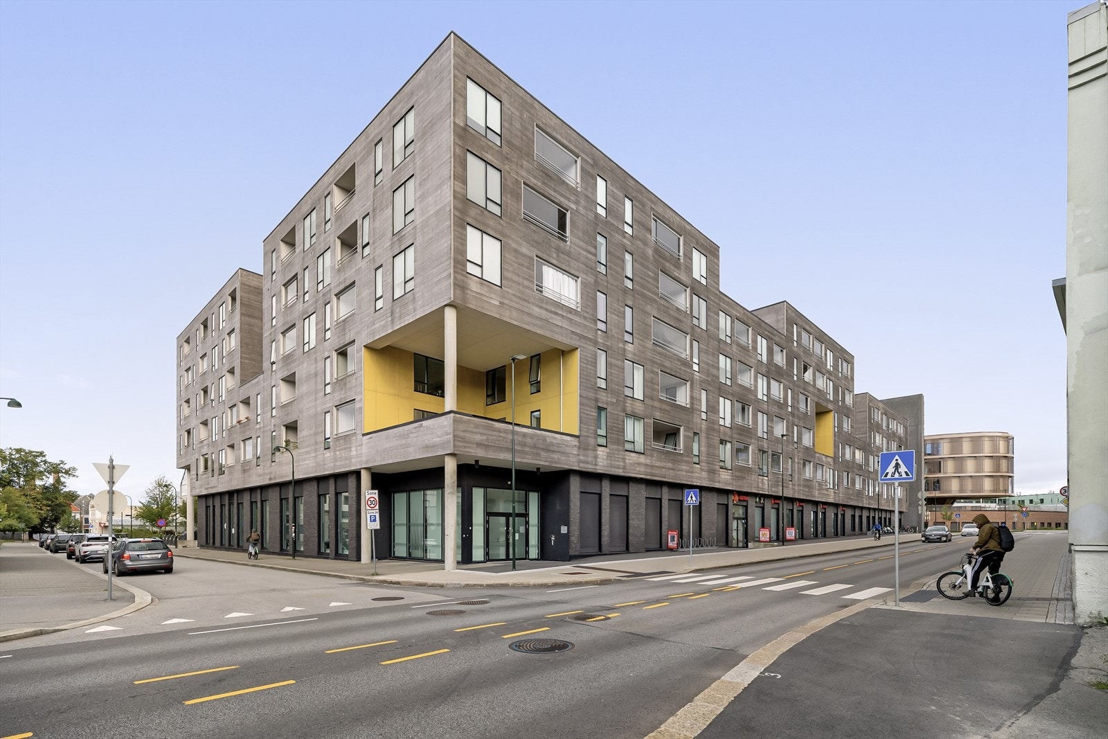 - Sentral beliggenhet med Coop Extra to etasjer ned - Galleribilde