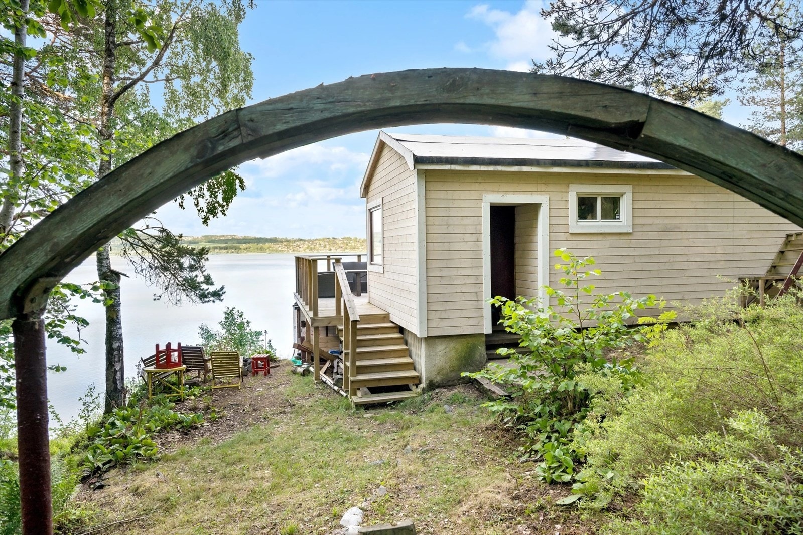 Eiendommen har også en frittstående badstue og utedo. Galleribilde