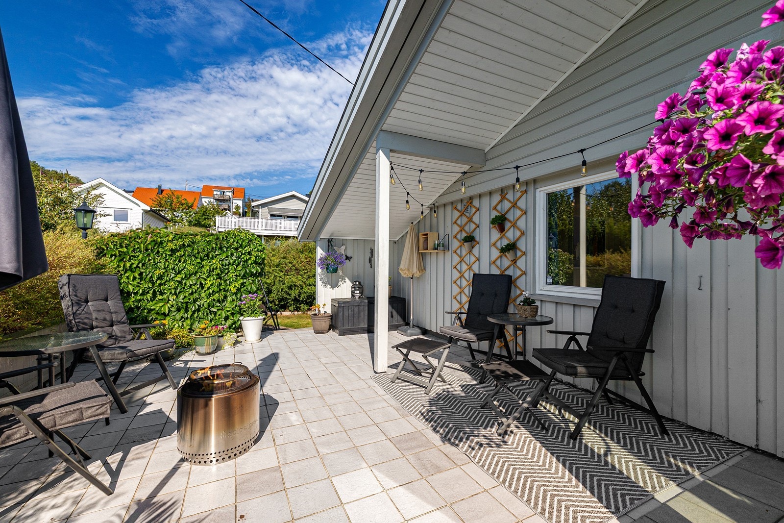Her har man alltid et sted å sitte lunt, og man kan enkelt flytte seg etter både sol- og vindforhold gjennom dagen. Galleribilde