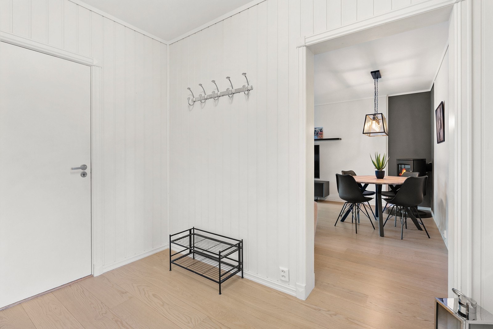 - Lys og åpen entré som ønsker velkommen inn - Galleribilde