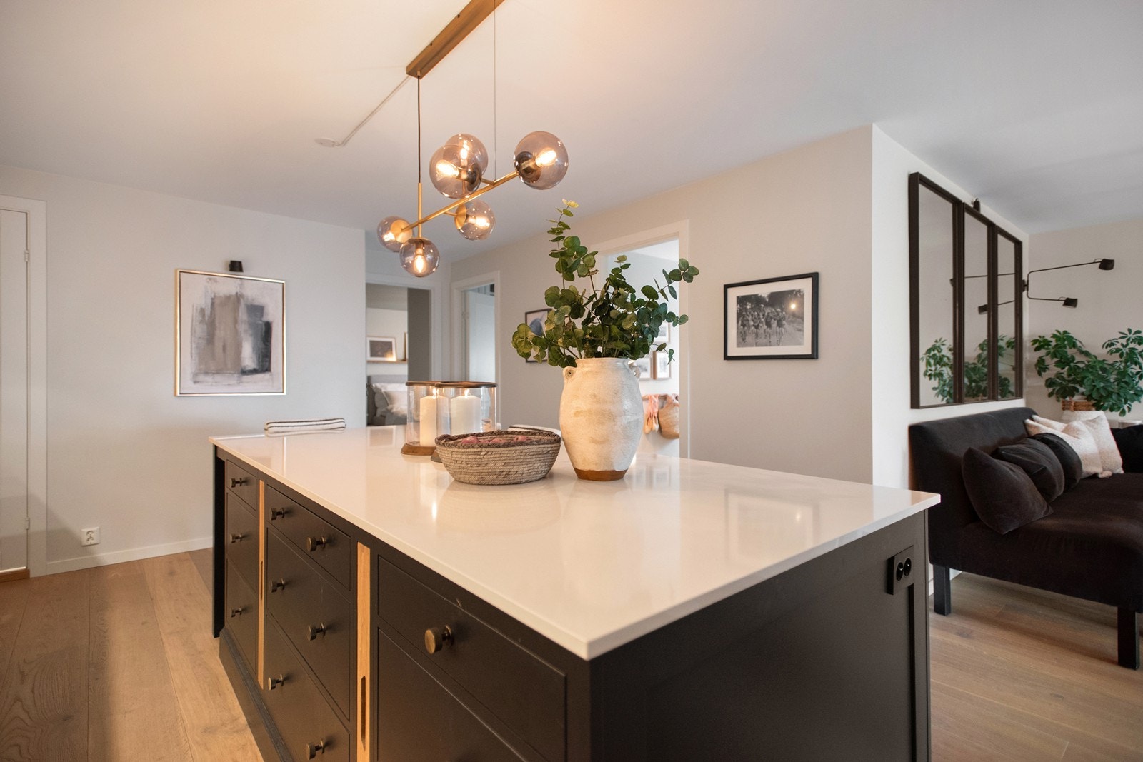 Belysningen i leiligheten er smartstyrt (Phillips hue) Galleribilde