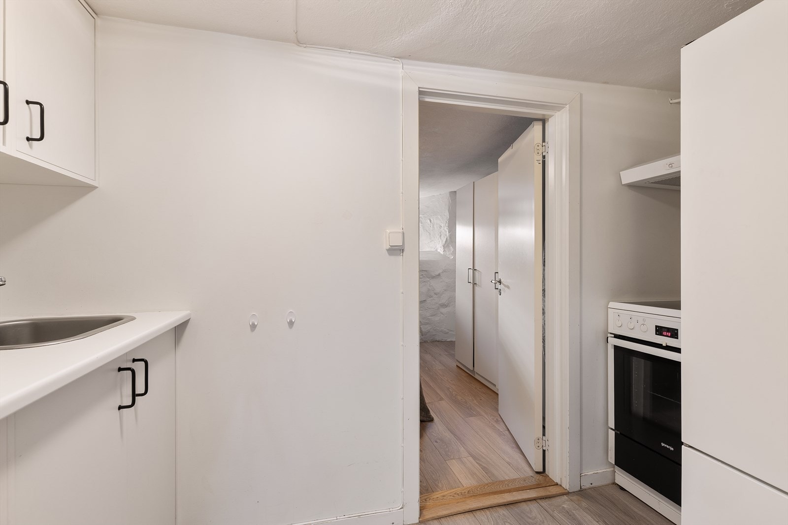 Kjellerrom som leies ut (ikke godkjent til varig opphold). Galleribilde