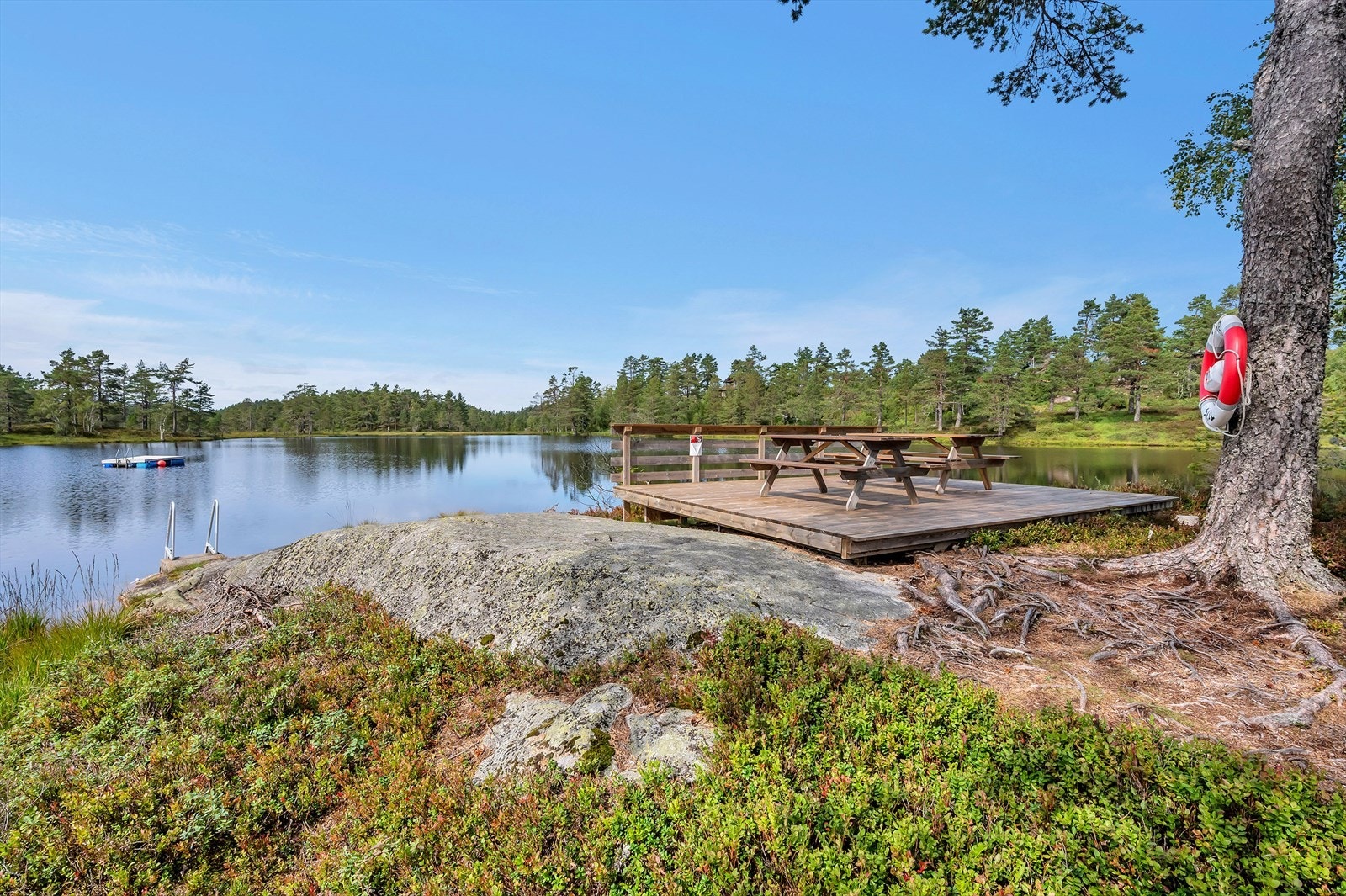 Badeplass rett nedenfor hytta Galleribilde