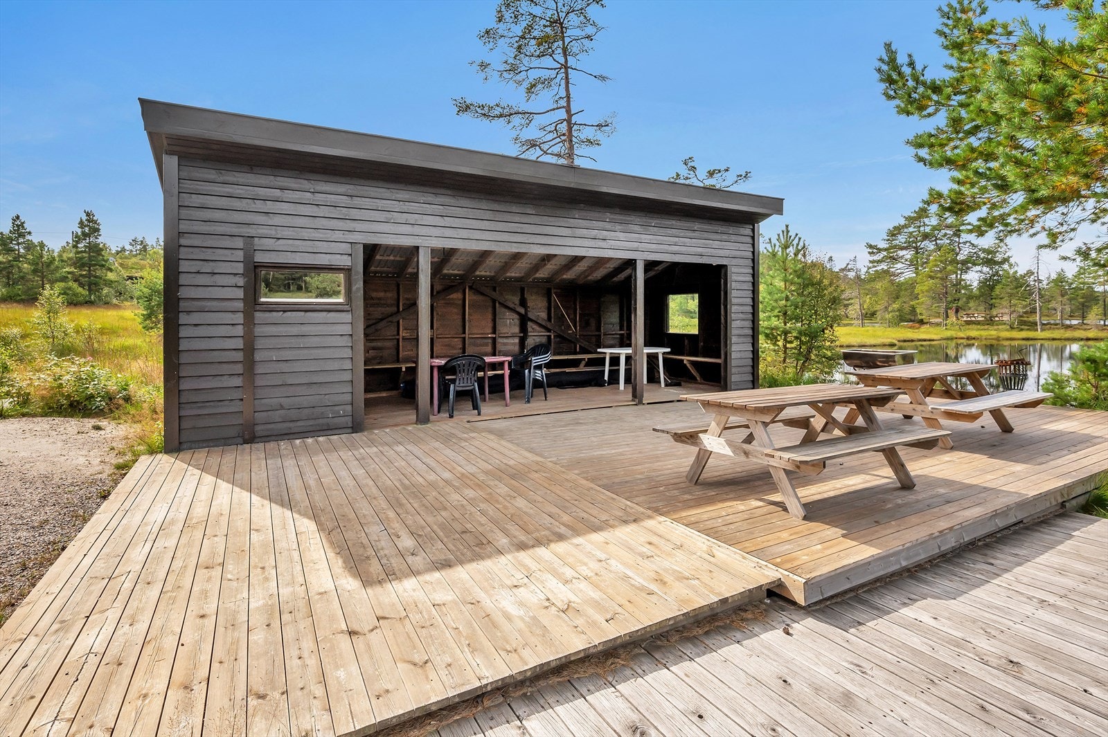 Felles gapahuk til samling Galleribilde