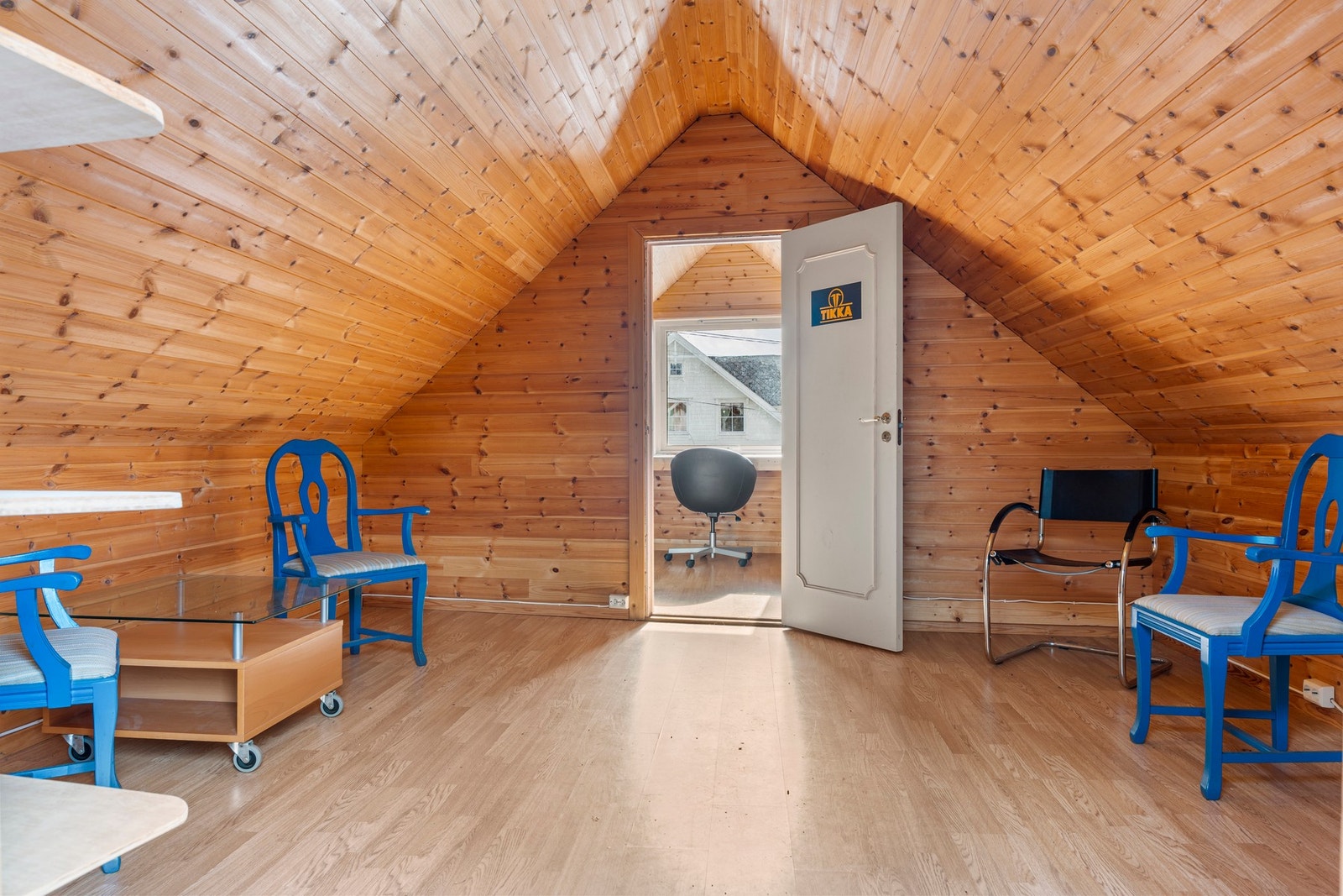 Loft på garasje. Det foreligger ikke rominndeling av loft og dermed ikke godkjent til varig opphold. Galleribilde