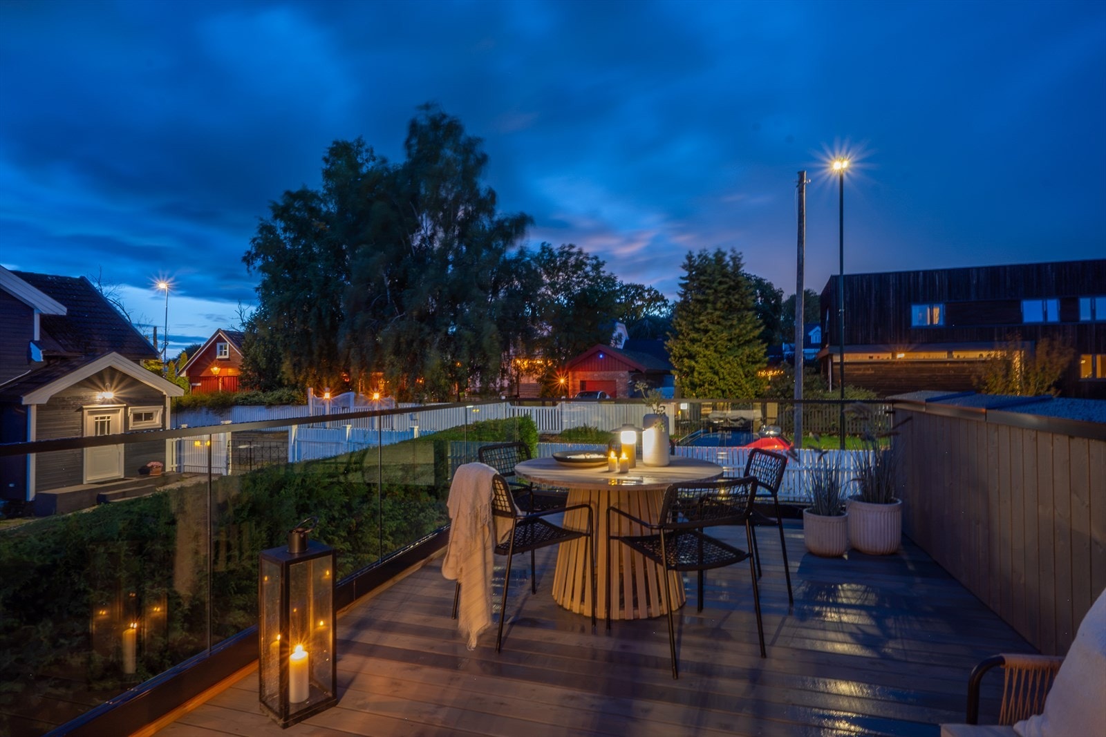 Kveldsstemning på takterrasse. Galleribilde
