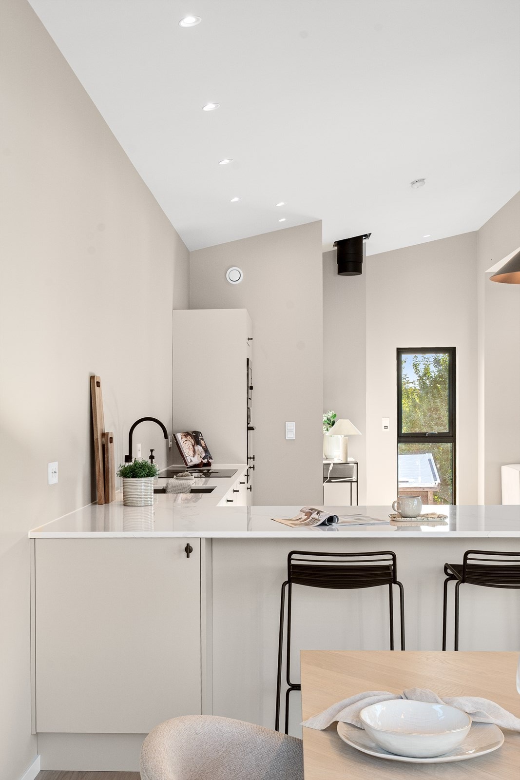 Hvitevarene fra Thermex og Electrolux er integrerte. Galleribilde