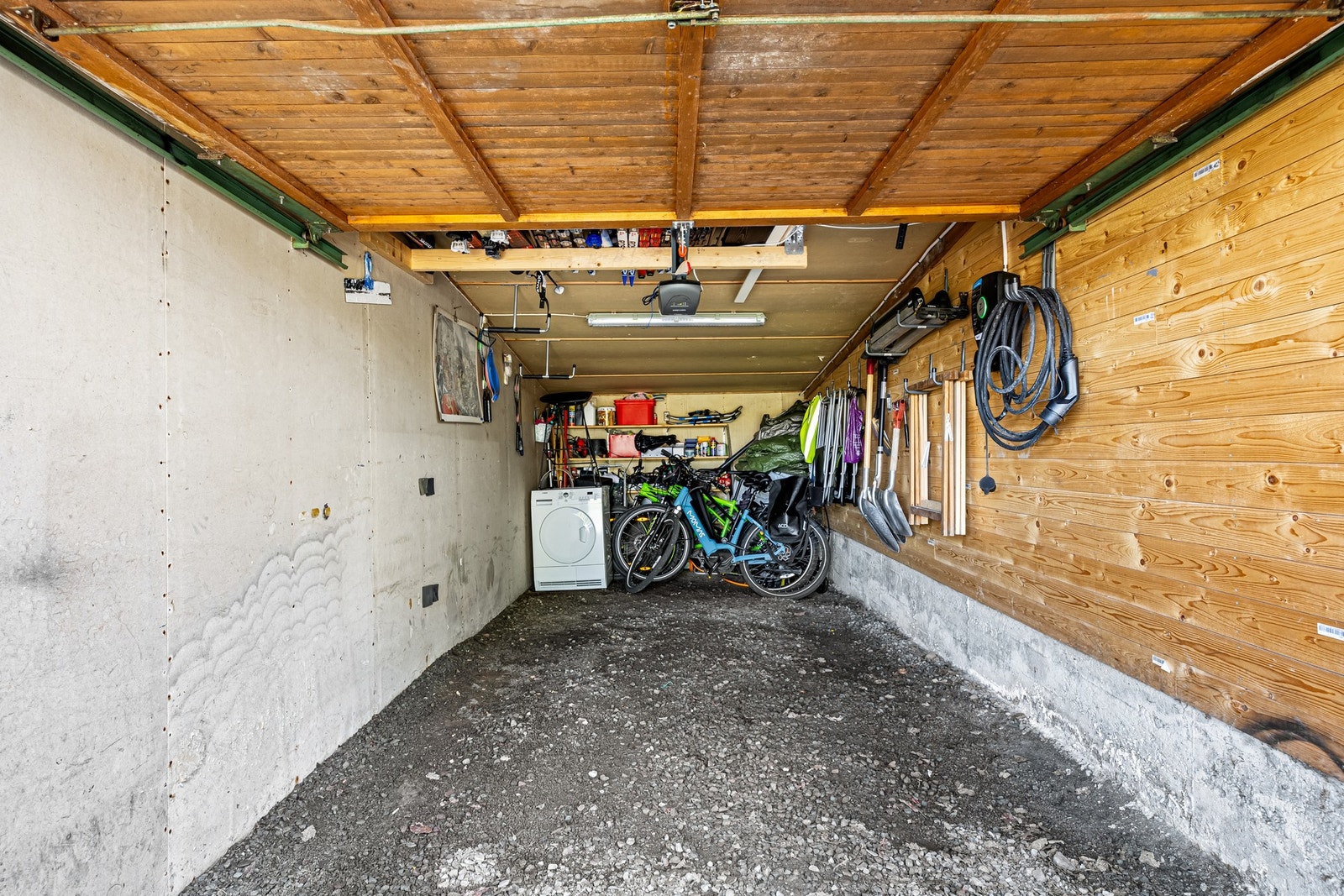 Det følger en egen garasjeplass med elbillader. Galleribilde