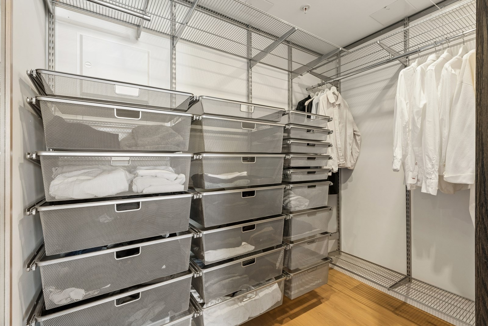 Innredet bod som i dag fungerer som et praktisk walk-in closet. Galleribilde