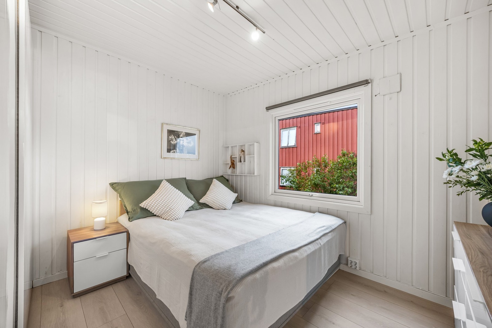Boligen har tre soverom, hvor alle er av god størrelse. Galleribilde