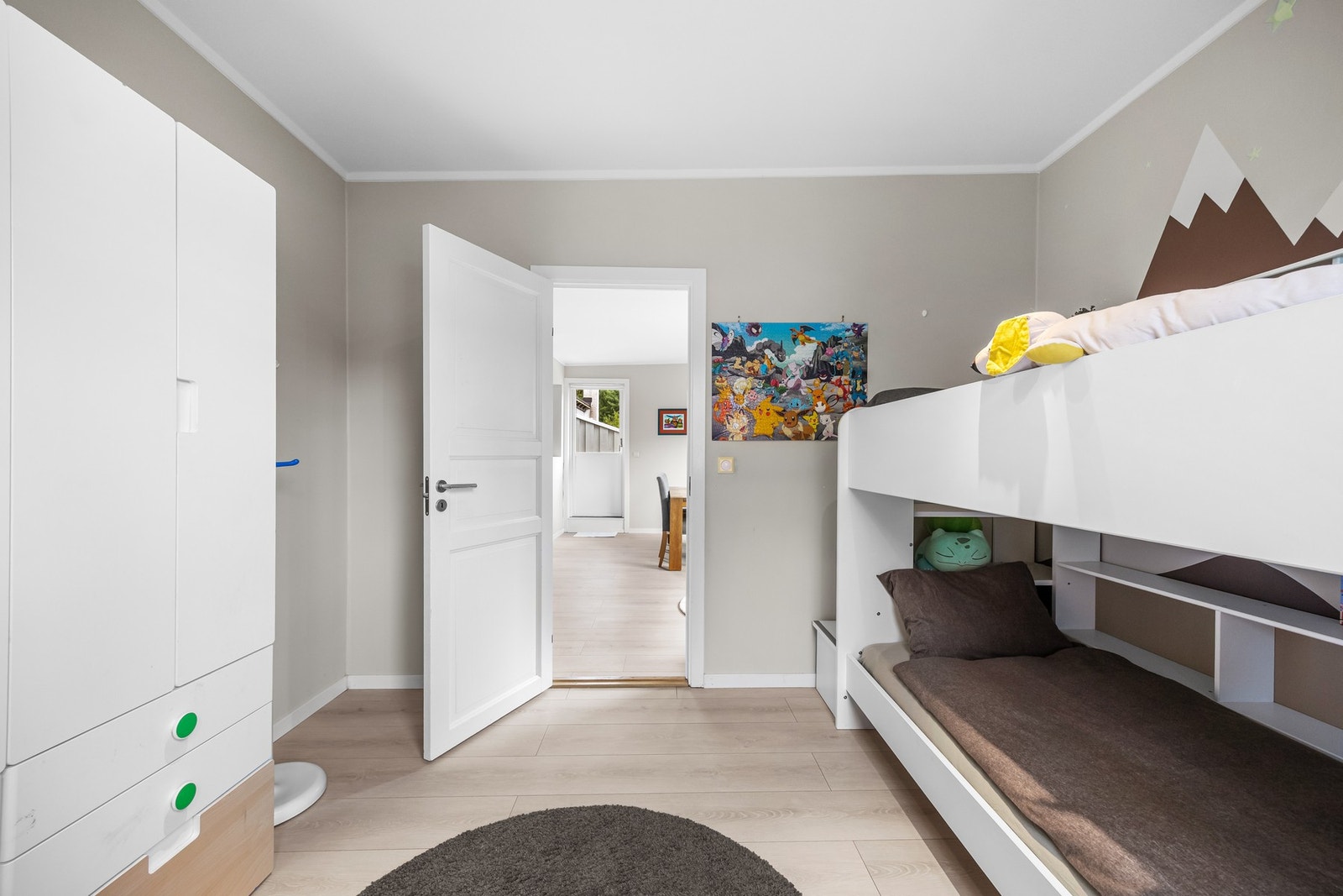 Boligens tredje soverom har inngang fra spisestuen. Galleribilde