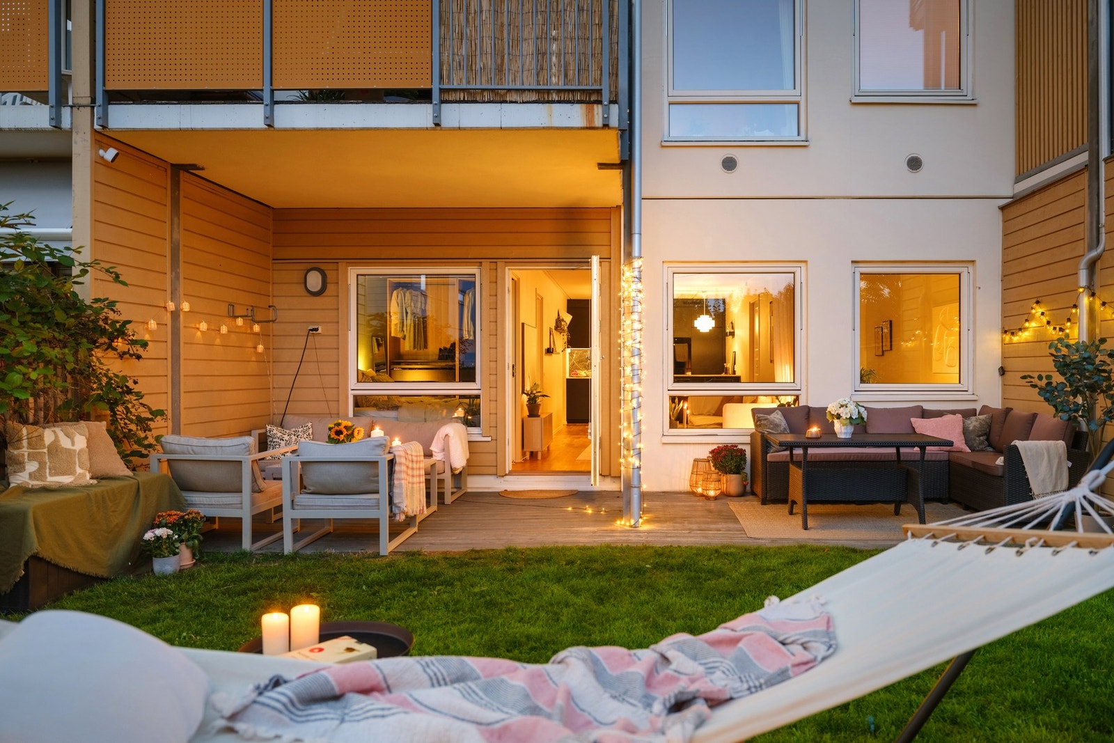 Her ligger alt til rette for lange sommerkvelder med grilling, gode måltider og hyggelig selskap. Galleribilde
