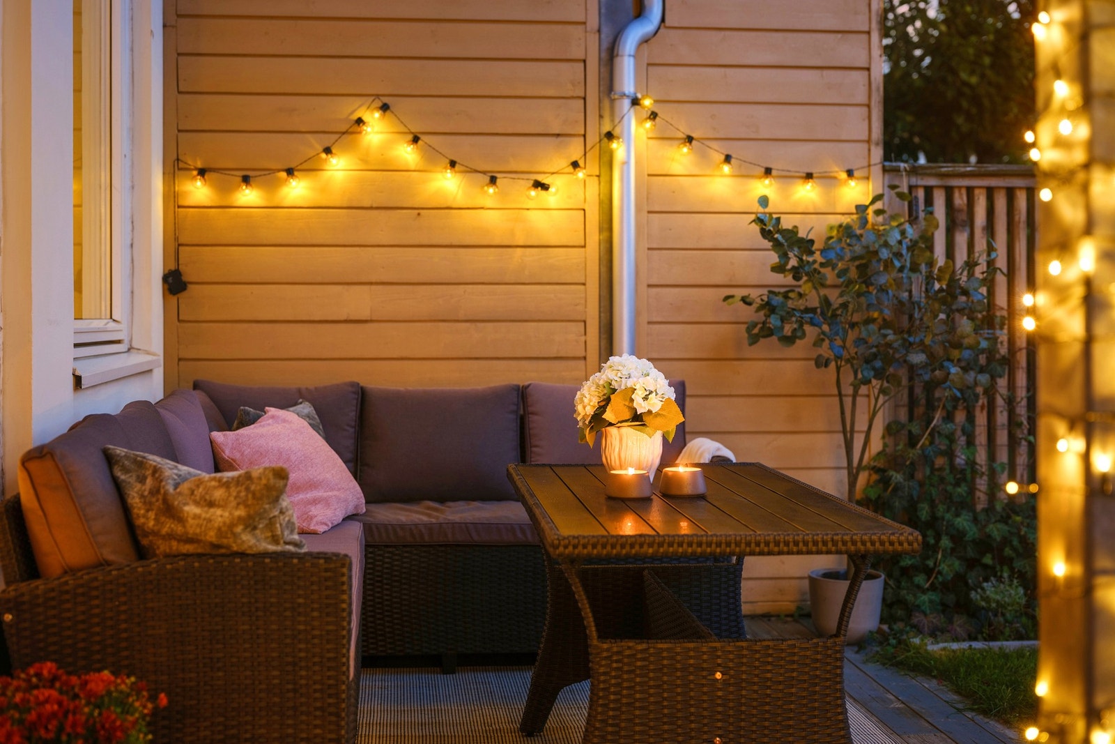 Uteområdet vender mot sydvest, som gir svært gode solforhold. På sommertid er det sol fra ca. kl. 10 til kl. 18. Galleribilde