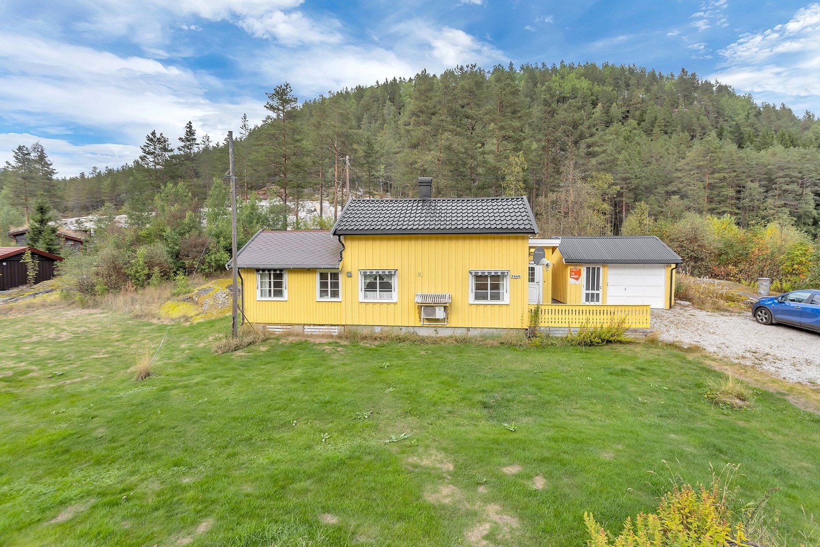 Fra boligen er det ca. 6 min til Valle Sentrum, hvor man finner dagligvarebutikk Galleribilde
