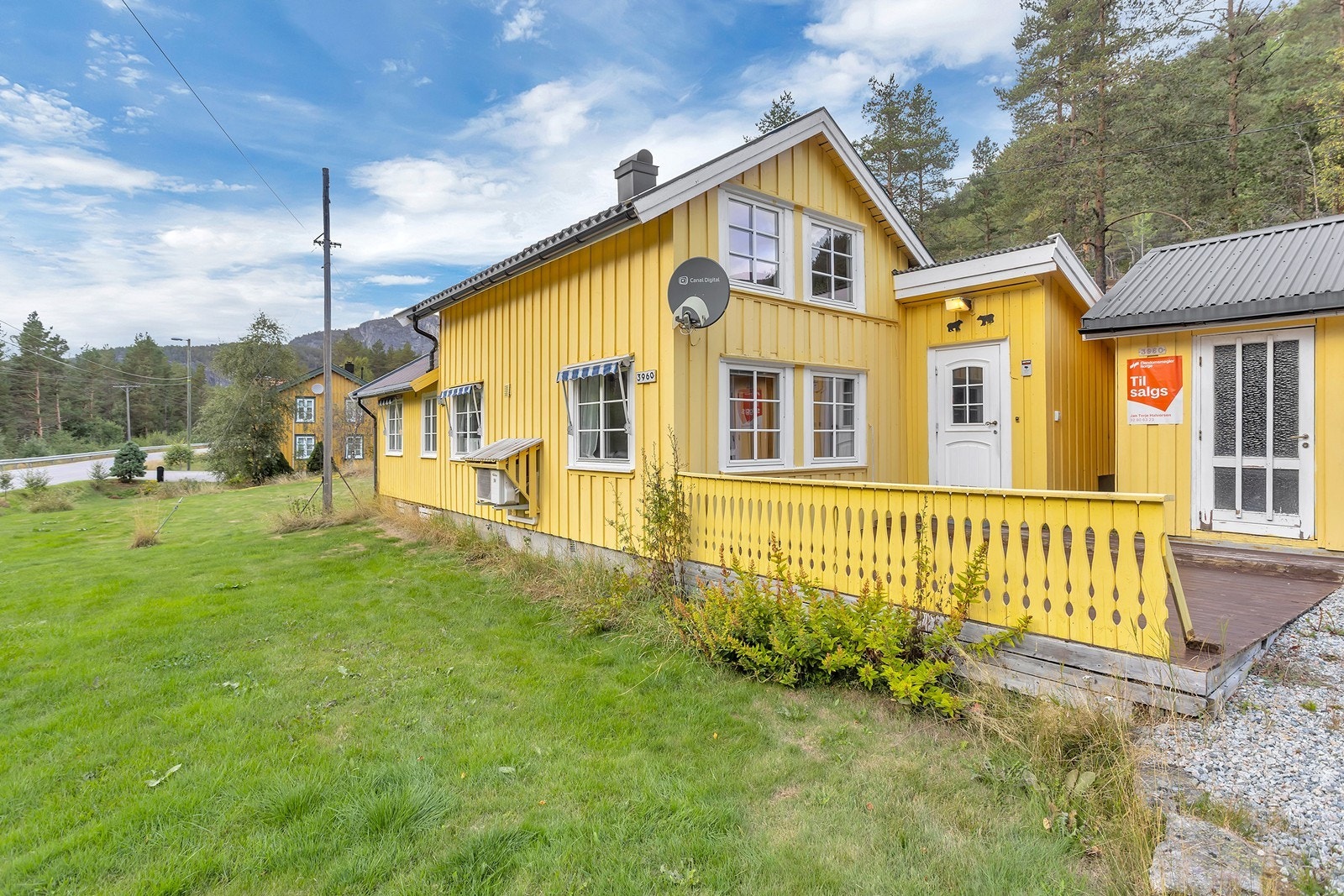 Selveier tomt - Romslig tomt som er opparbeidet med hage og plen Galleribilde