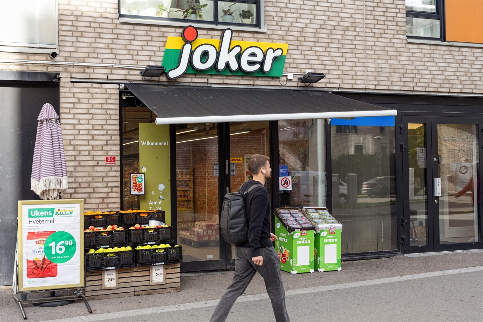 Søndagsåpen Joker i Peter Møllers vei og i Lørenveien. Galleribilde