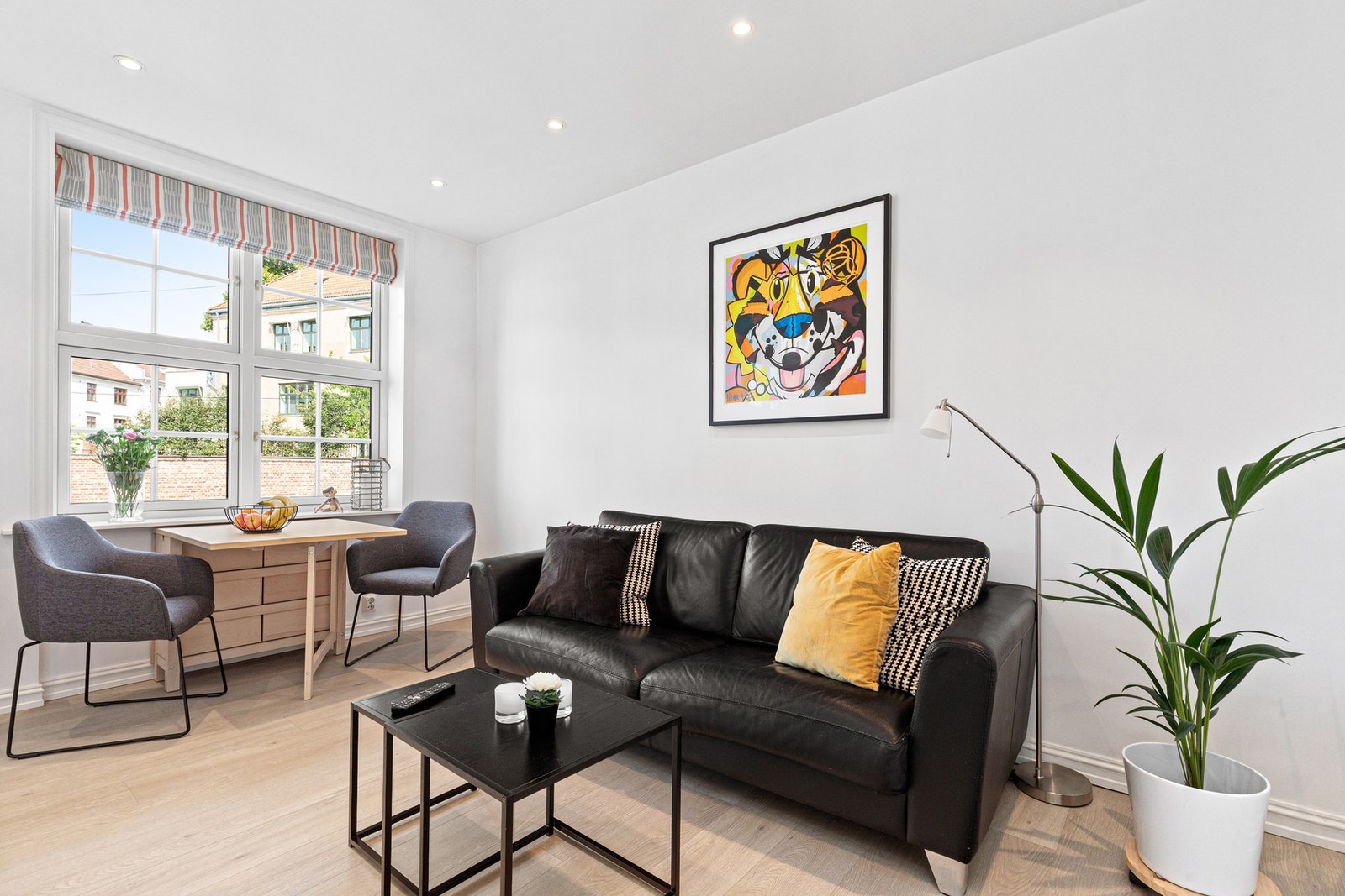 Klassisk og flott 2-roms leilighet, beliggende i vakker, arkitekttegnet bygård!
Foto: Hanne Bruland Galleribilde