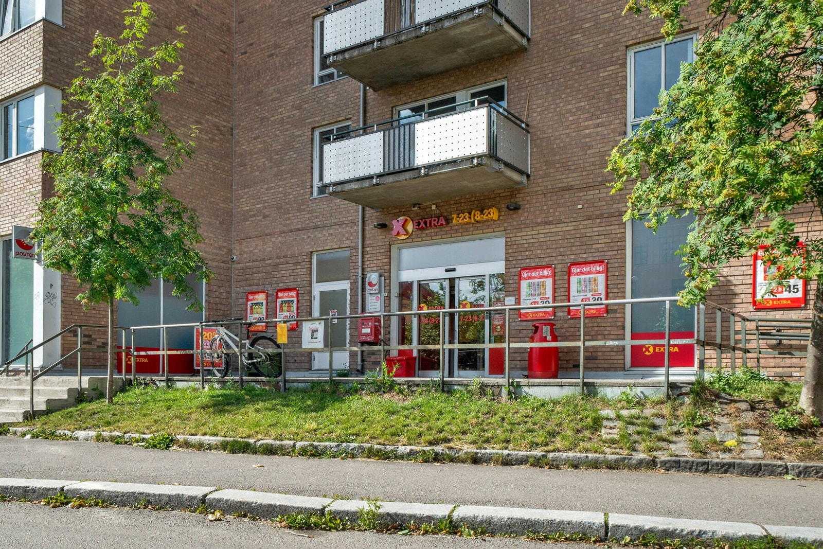 Nærmeste dagligvare er Extra som ligger et steinkast fra boligen. Galleribilde