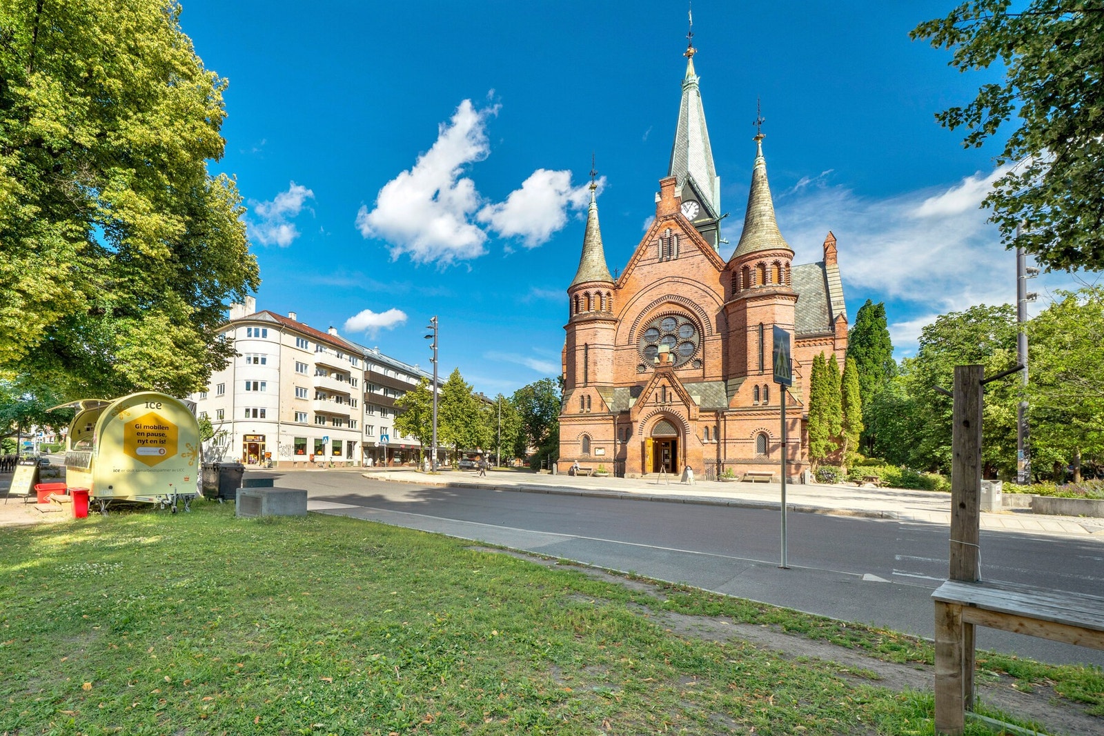 Sagene kirke og samfunnshus med diverse kursaktivitet ligger i kort gåavstand fra boligen. Galleribilde