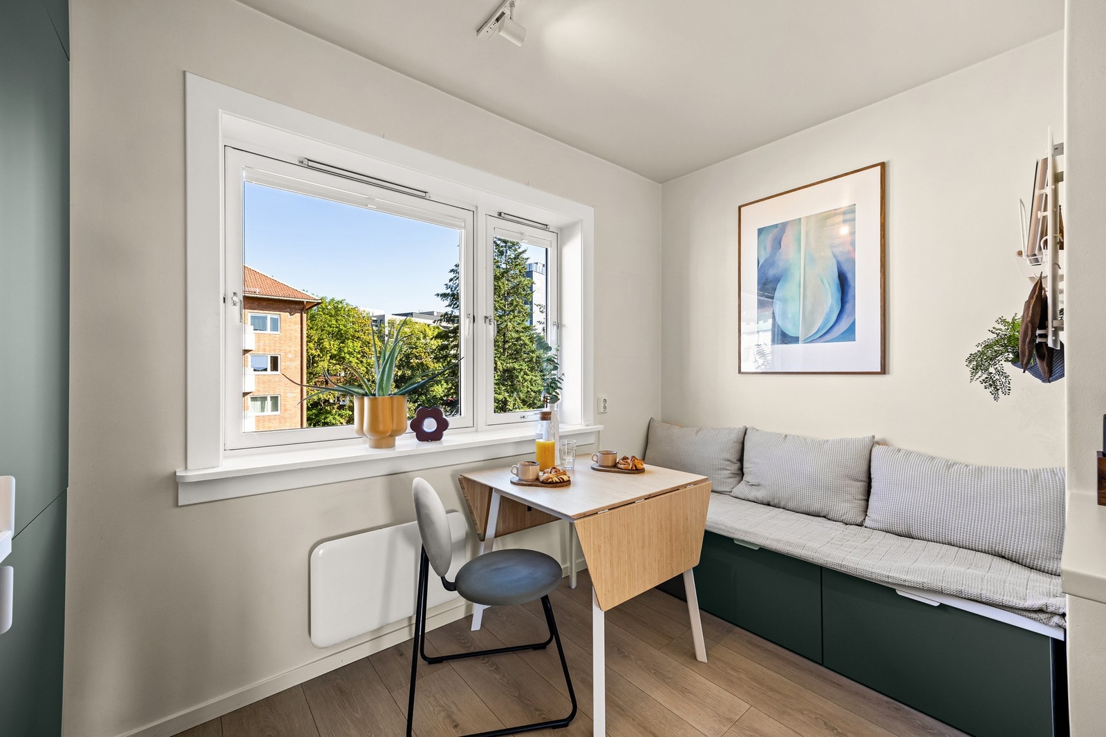 Leilighetens koseligste plass? God plass til en gjest eller to Galleribilde