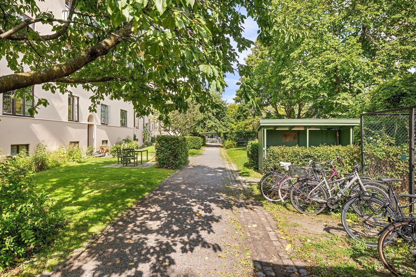 Det er utendørs sykkelparkering. Galleribilde